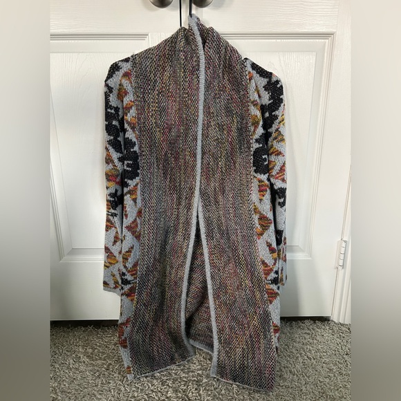 Woven Heart Women’s Small Gray Patterned Cardigan - Picture 1 of 3